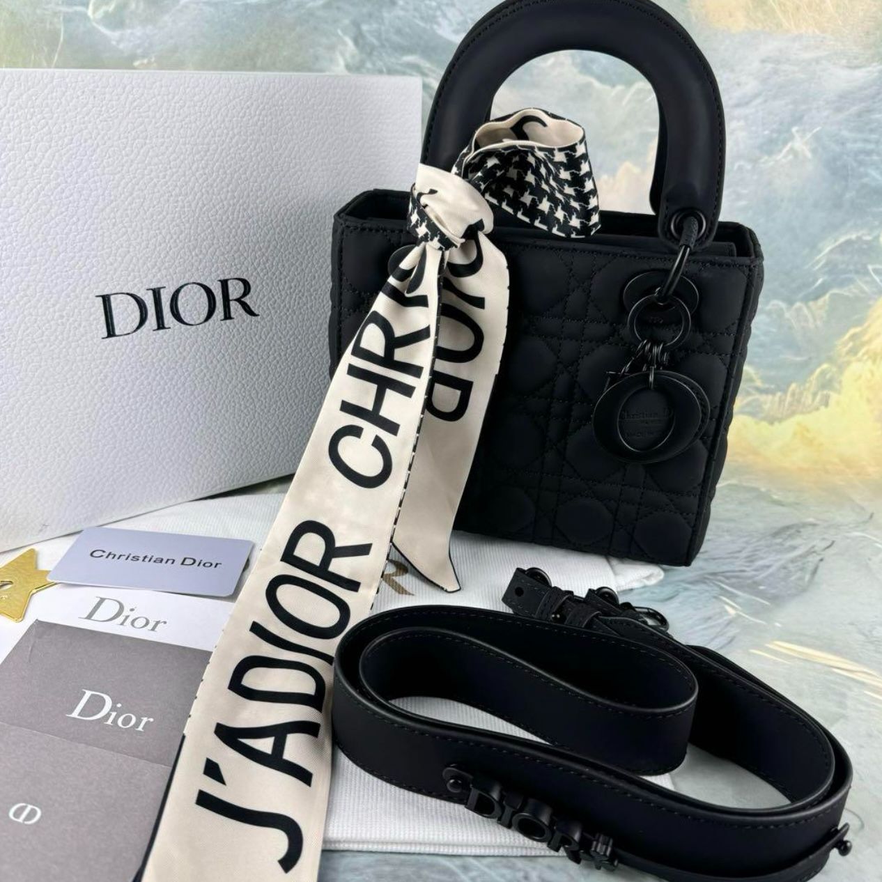 美品♡ディオール 美品】Dior ショウ サンククルール 671 コーラル