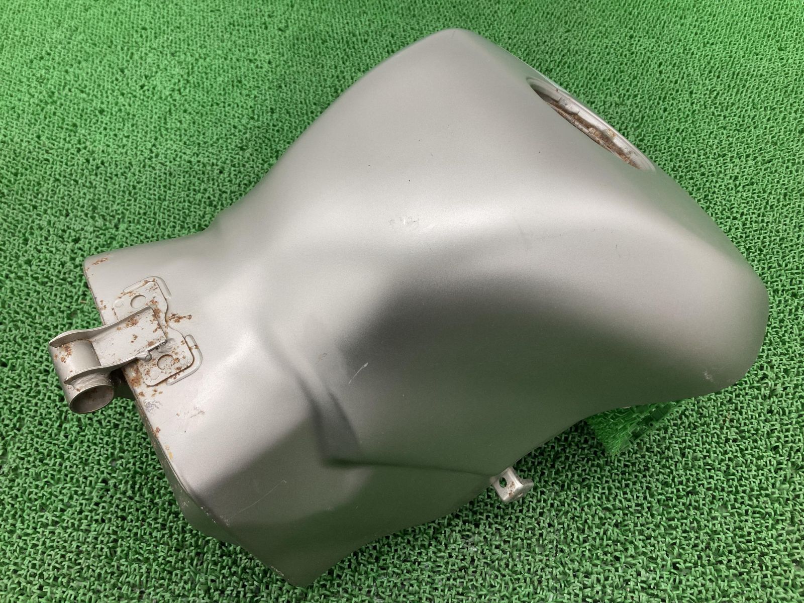 ZX-6R タンク 銀 カワサキ 純正 中古 バイク 部品 ZX636C 05年