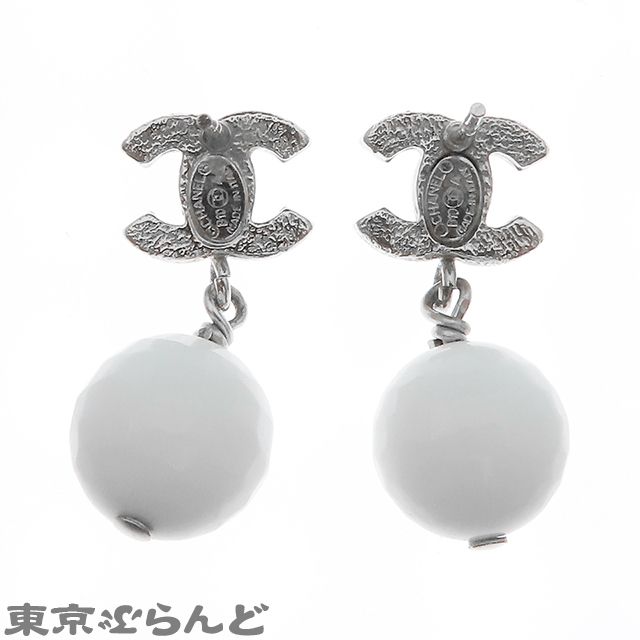 上品に耳元揺れる♪【CHANEL】 コスチューム パール ピアス ピアス - メタル、コスチューム パール & ストラス、ゴールド