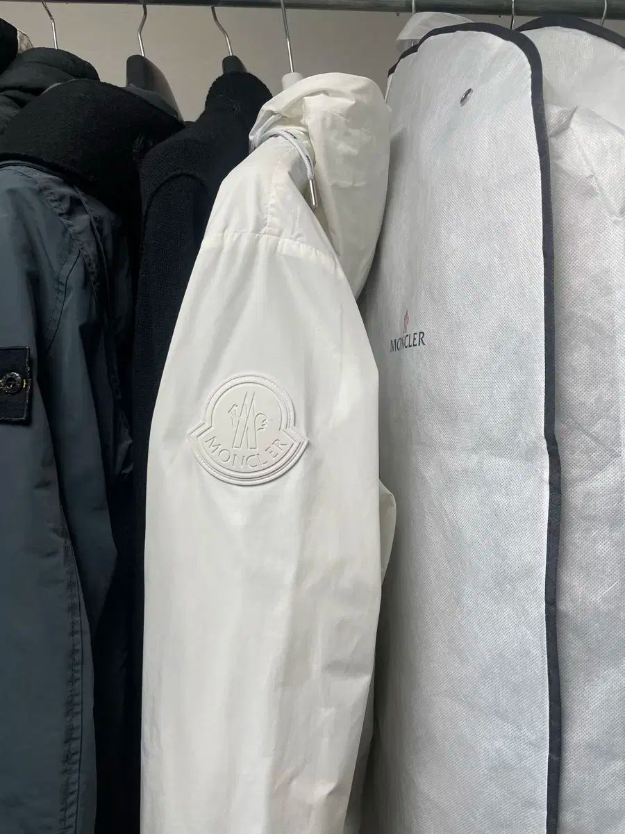 モンクレール BIGワッペン