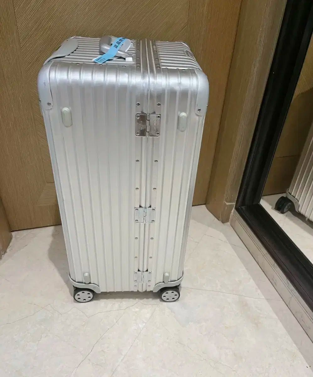 zuka3 RIMOWA リモワ　シルバー アルミニウム キャリーケース⭐︎ RIMOWA RIMOWA(リモワ) Trunk 33 インチ アルミニウム シルバー