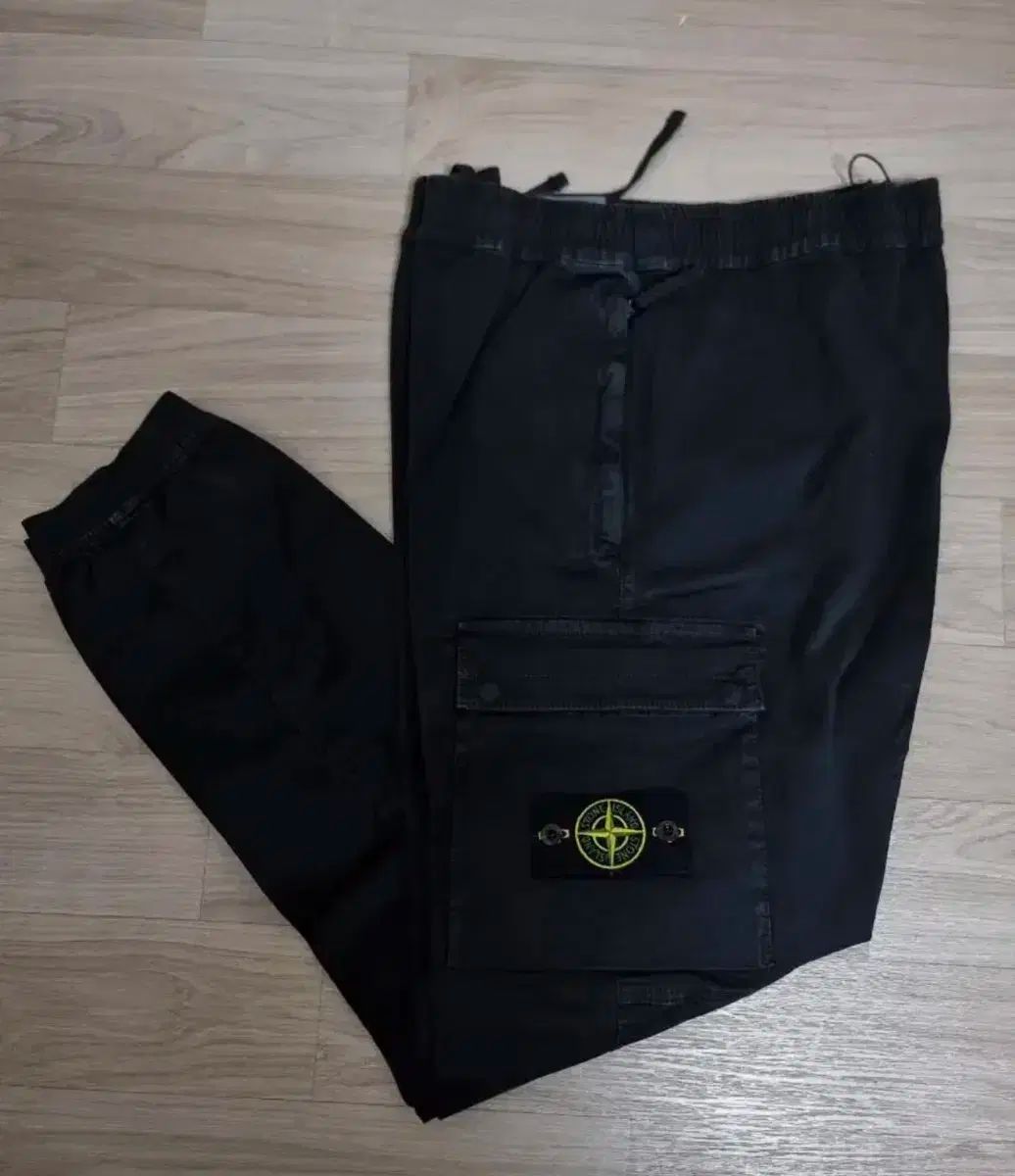 【雷市場（ポンジャン）商品韓国直送】 STONE ISLAND(ストーンアイランド) 22FW オールドエフェクト カーゴ ジョガー パンツ （ 33 ）