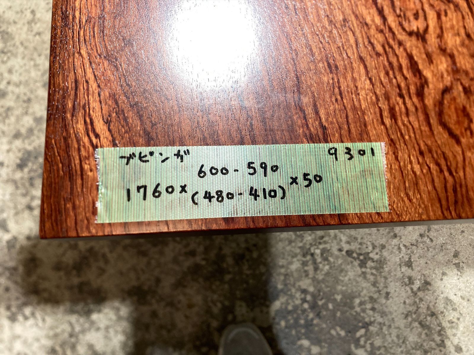 ブビンガ9301 上杢 一枚板無垢 乾燥材 1760ｘ600-590ｘ50mm ウレタン塗装 カウンター センターテーブル ダイニングテーブル MARWIL-DEMENAGEMENTS_CH