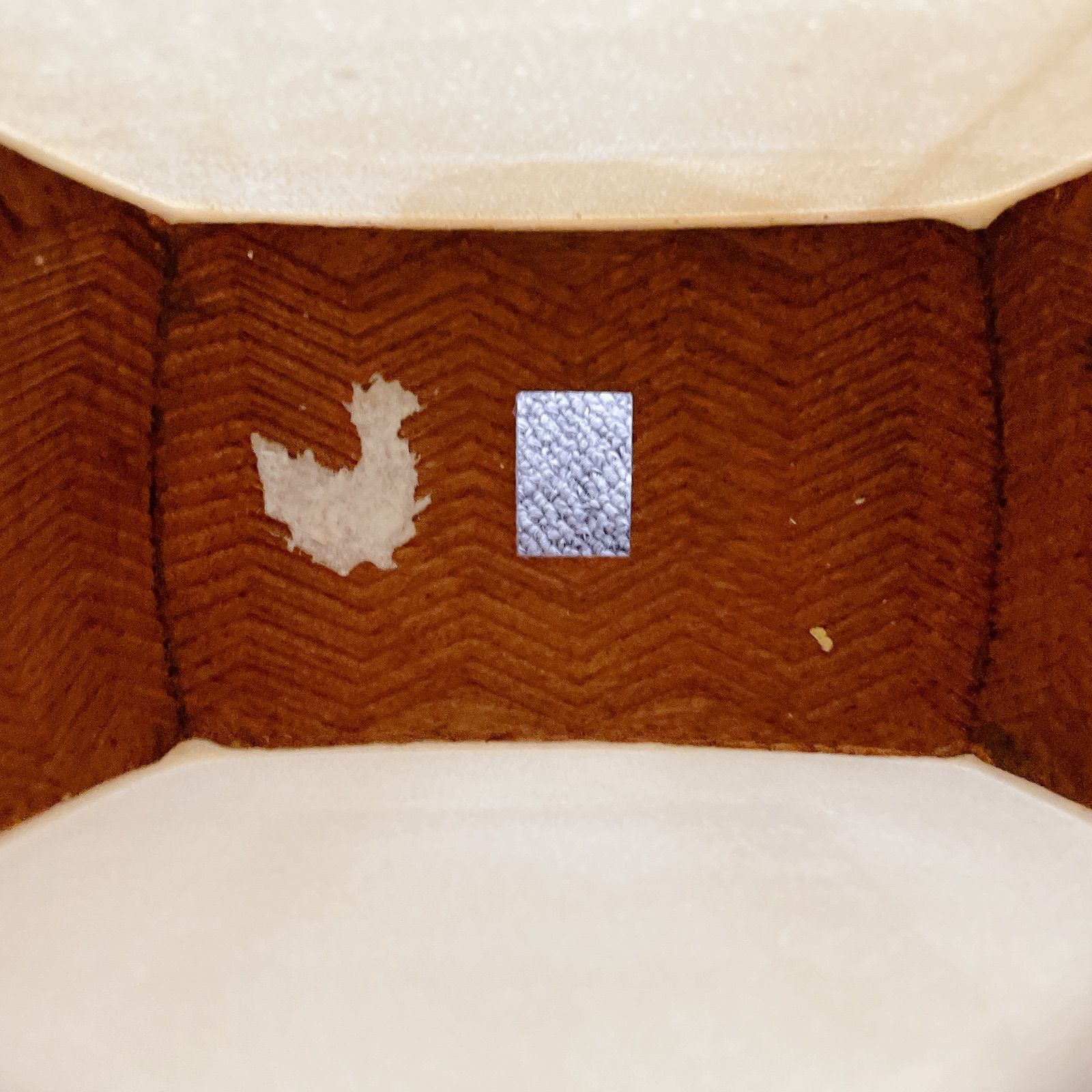 自然な 三味線 細棹 一本溝 東さわり 幸栄 刻印あり 綾杉彫り胴 紅木 和楽器