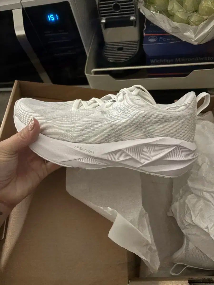 アシックス ノヴァブラスト5 ウィメンズ 235ミリ 靴 ランニングシューズ