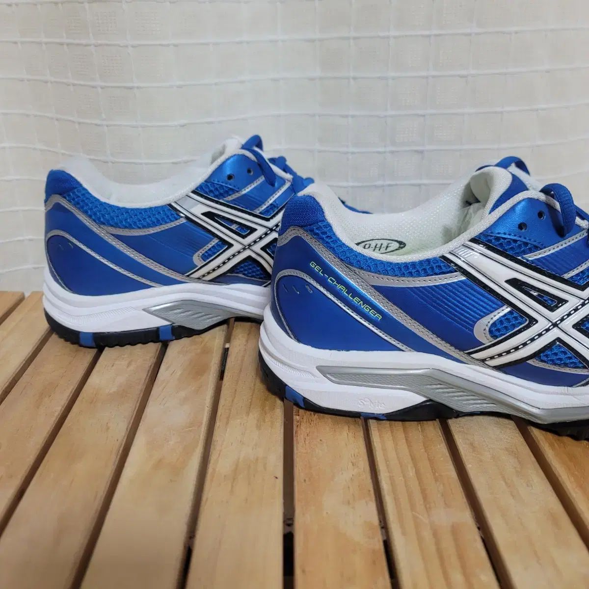 スポーツシューズ