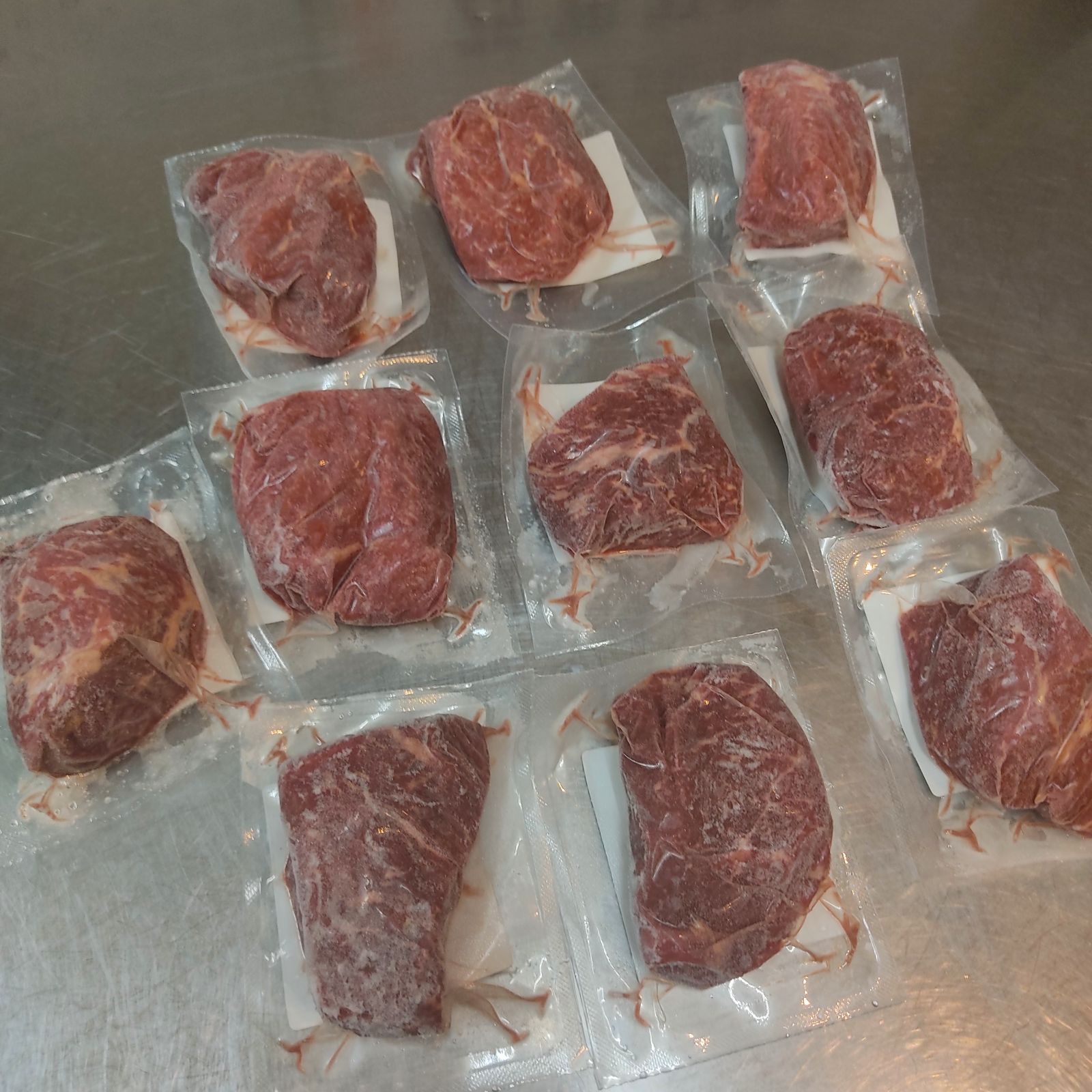 ○天然中霜降り馬刺し300g もも肉 約80g-約130g 外国産 冷凍品 - 鳥若