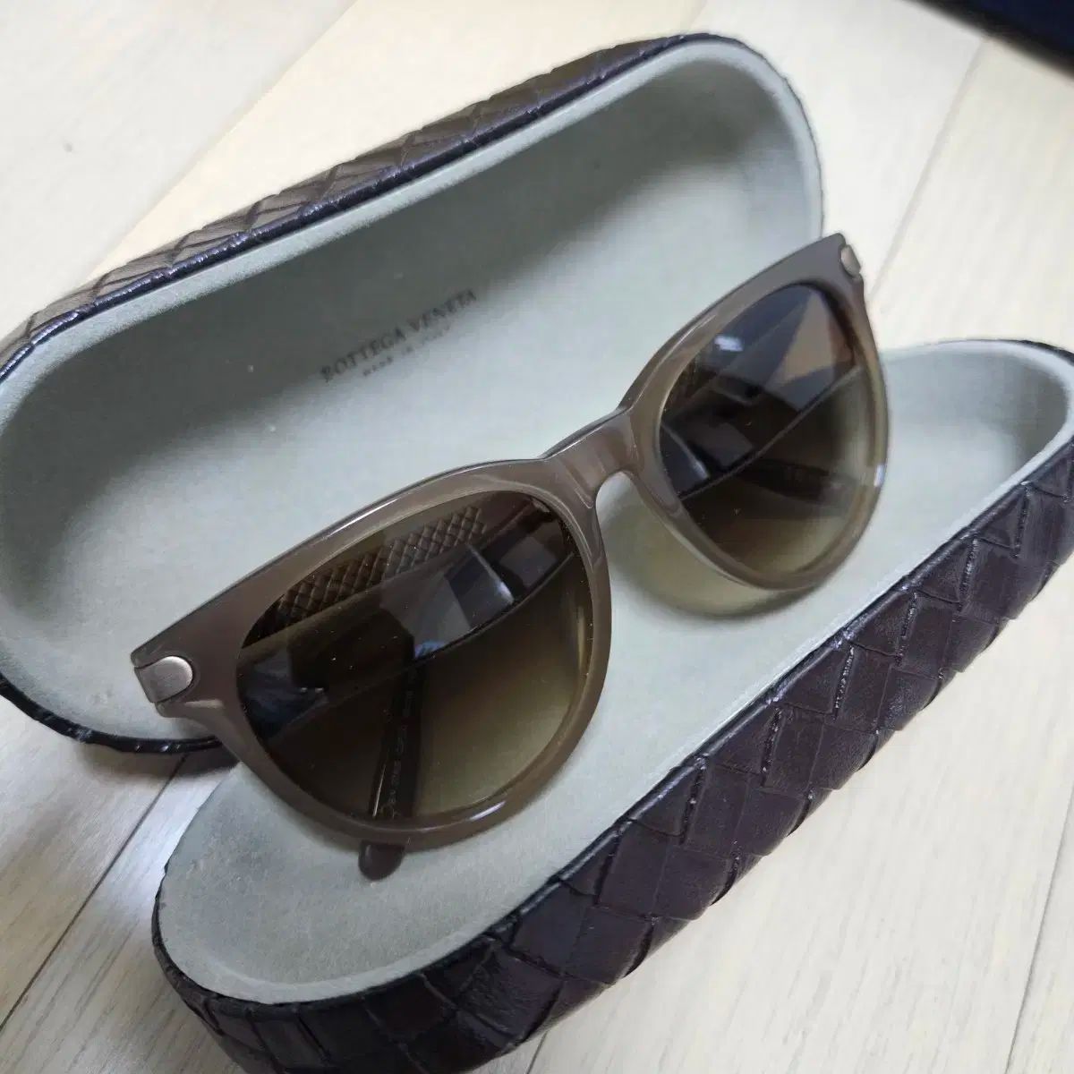 BOTTEGA VENETA ボッテガヴェネタ 格子縞 サングラス
