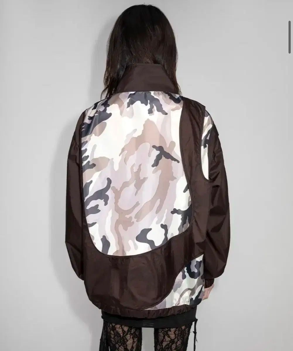 イル カモフラージュ ウィンドブレーカー