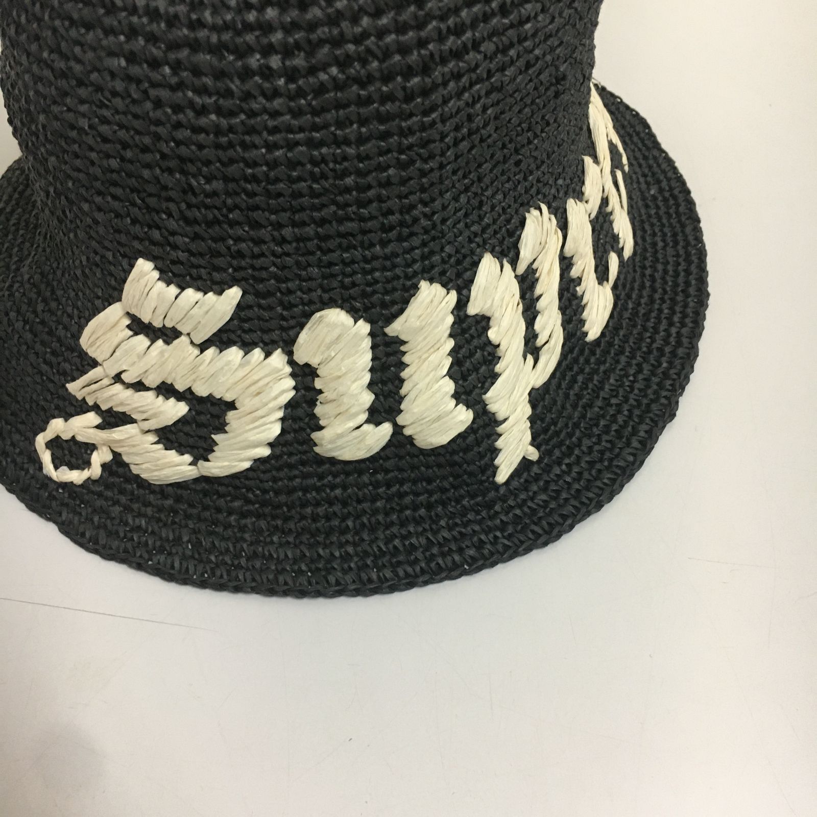 三沢店85】Supreme Old English Straw Crusher 【併売品】 - メルカリ