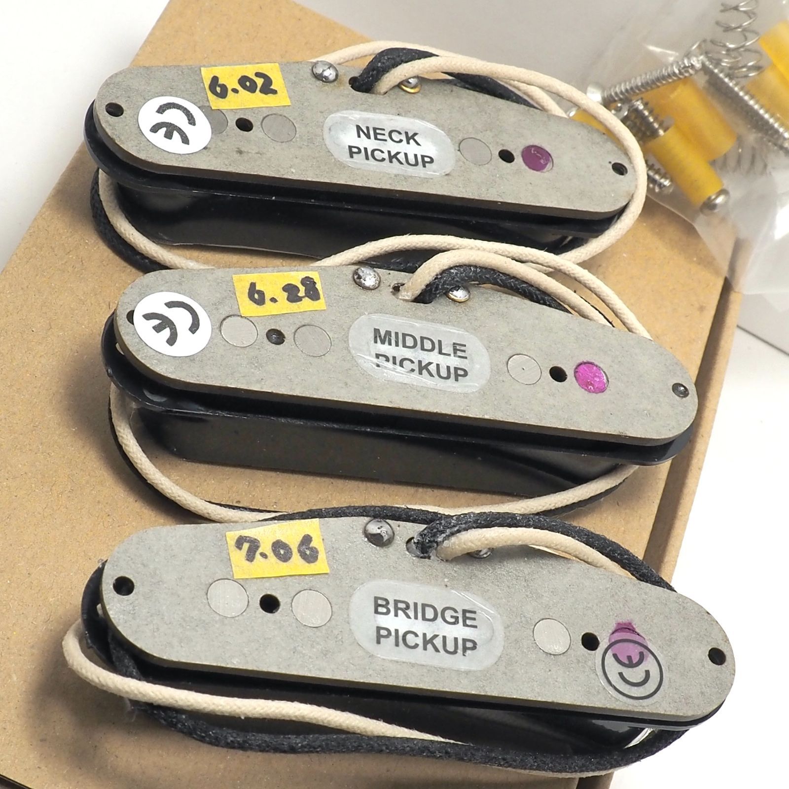 手巻き アルニコ3 フルセット 50 50 52mm幅 ファイバーボビン クロスワイヤー プレーンエナメルワイヤ シングルコイルピックアップ