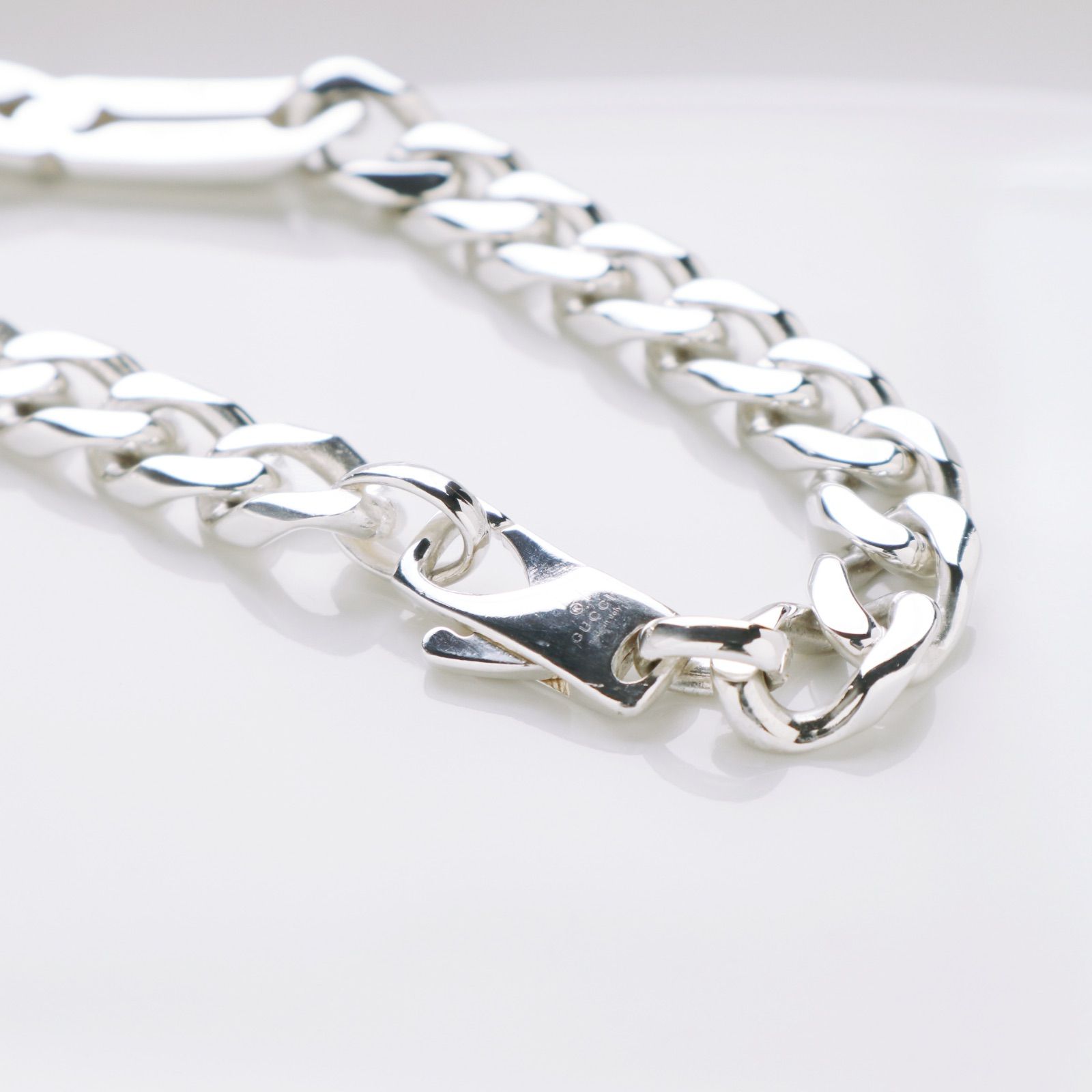 GUCCI グッチ インフィニティ ノット ブレスレット - c.2000s - メルカリ