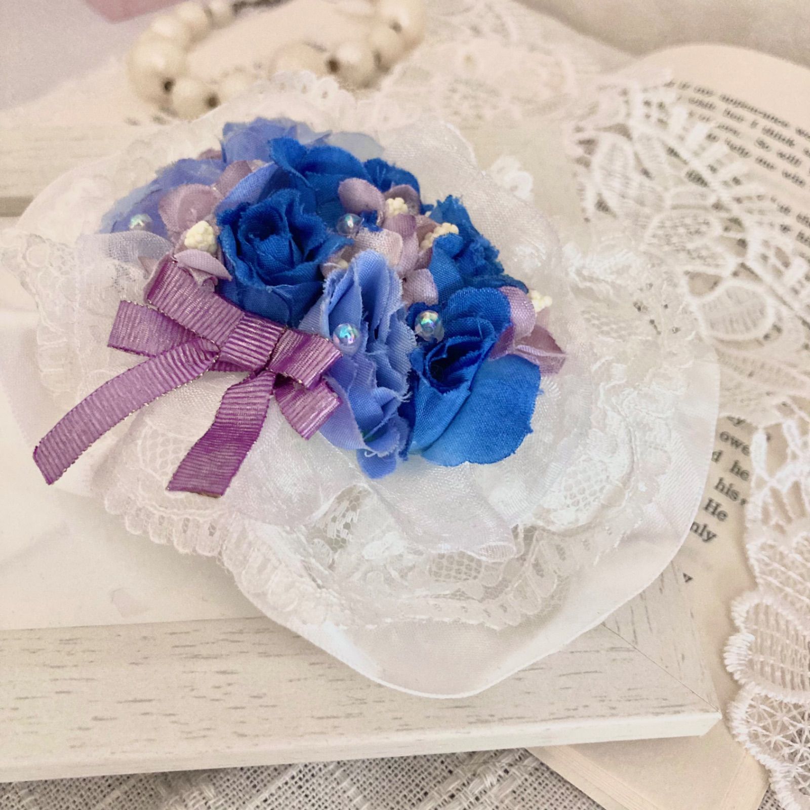 ハンドメイド バレッタ 白×ブルーローズリボン ヘアピン 青い薔薇 姫系 