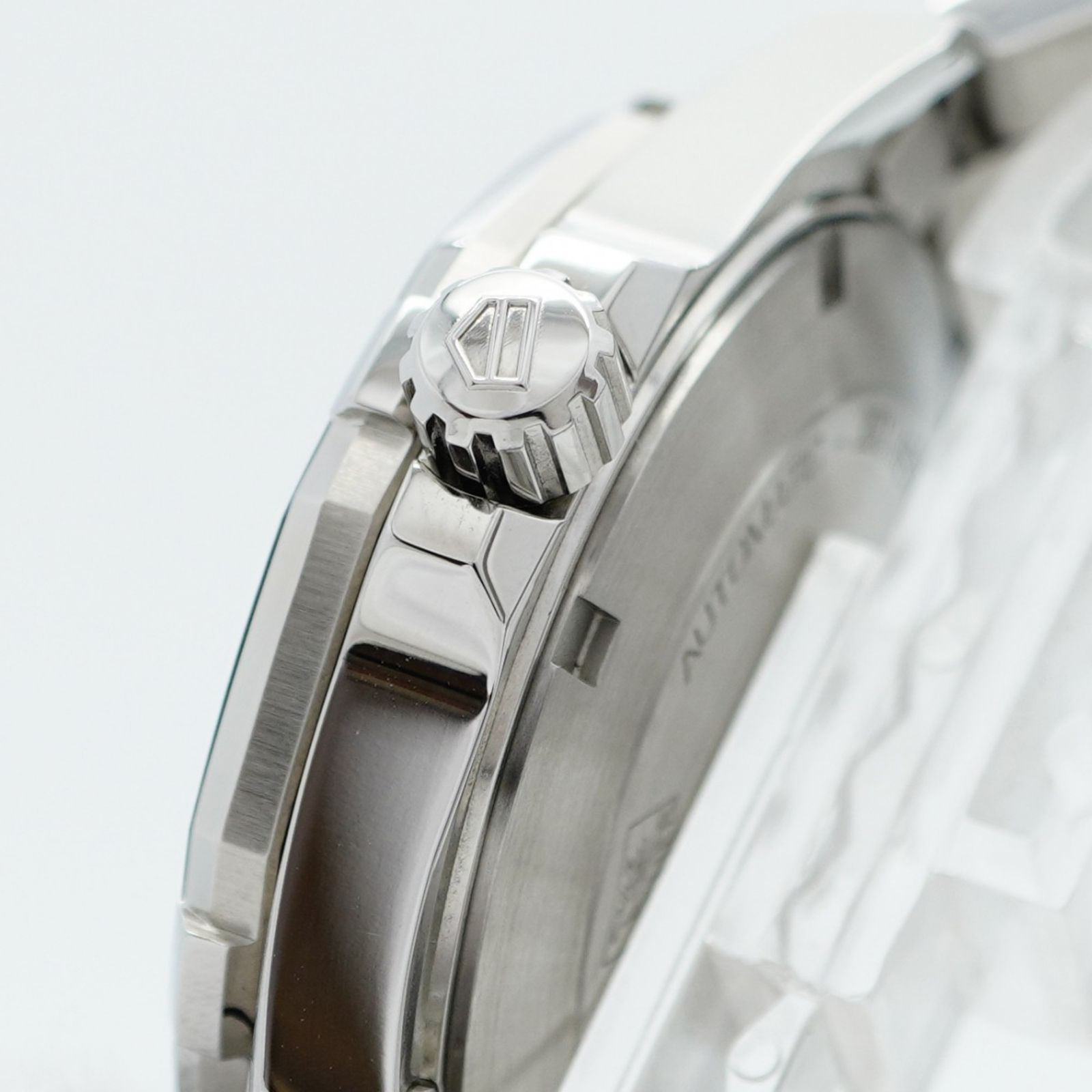 タグホイヤー アクアレーサー WAY 211 A 黒文字盤腕時計 メンズ