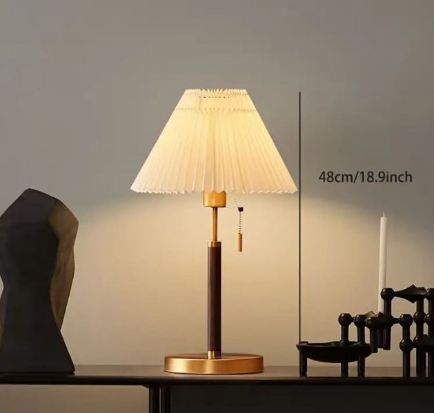 感 モダンデスクライト ゴールドアクセント ファブリックシェード ベッドサイドランプ テーブルライト インテリア照明 おしゃれ リビングルーム 寝室 書斎 玄関 受付 ホテル風 インテリア雑貨