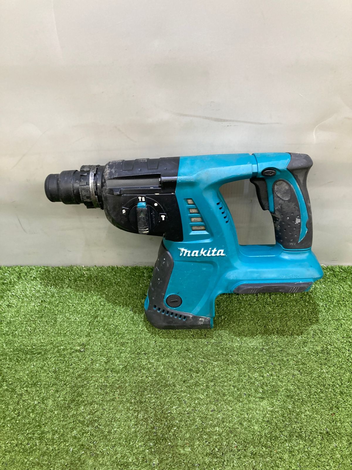 【中古品】【0921】★makita(マキタ) 26㎜36v充電式ハンマドリル (2.6Ahバッテリx2/充電器/ケース) HR262DRDX　ITJNDWEO0SGG