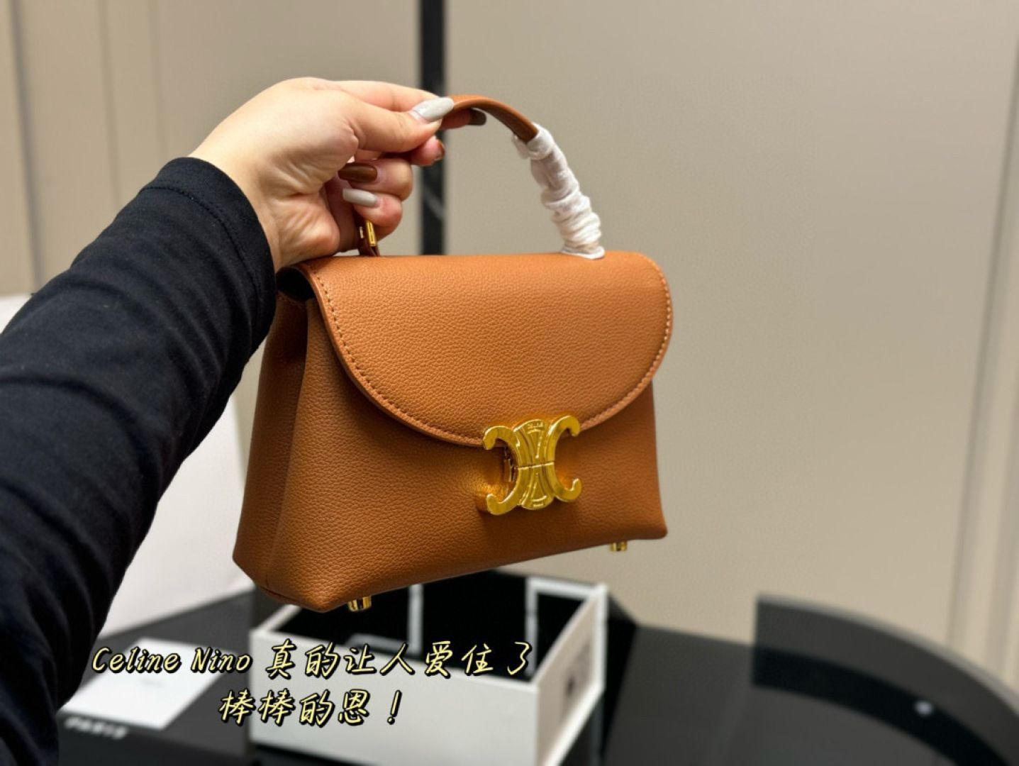 コンパクトで可愛い ★ CELINE ティーン ニノ バッグ ブラウン CELINE(セリーヌ)の新作バッグ「ティーンニノ」をご紹介♡-STYLE