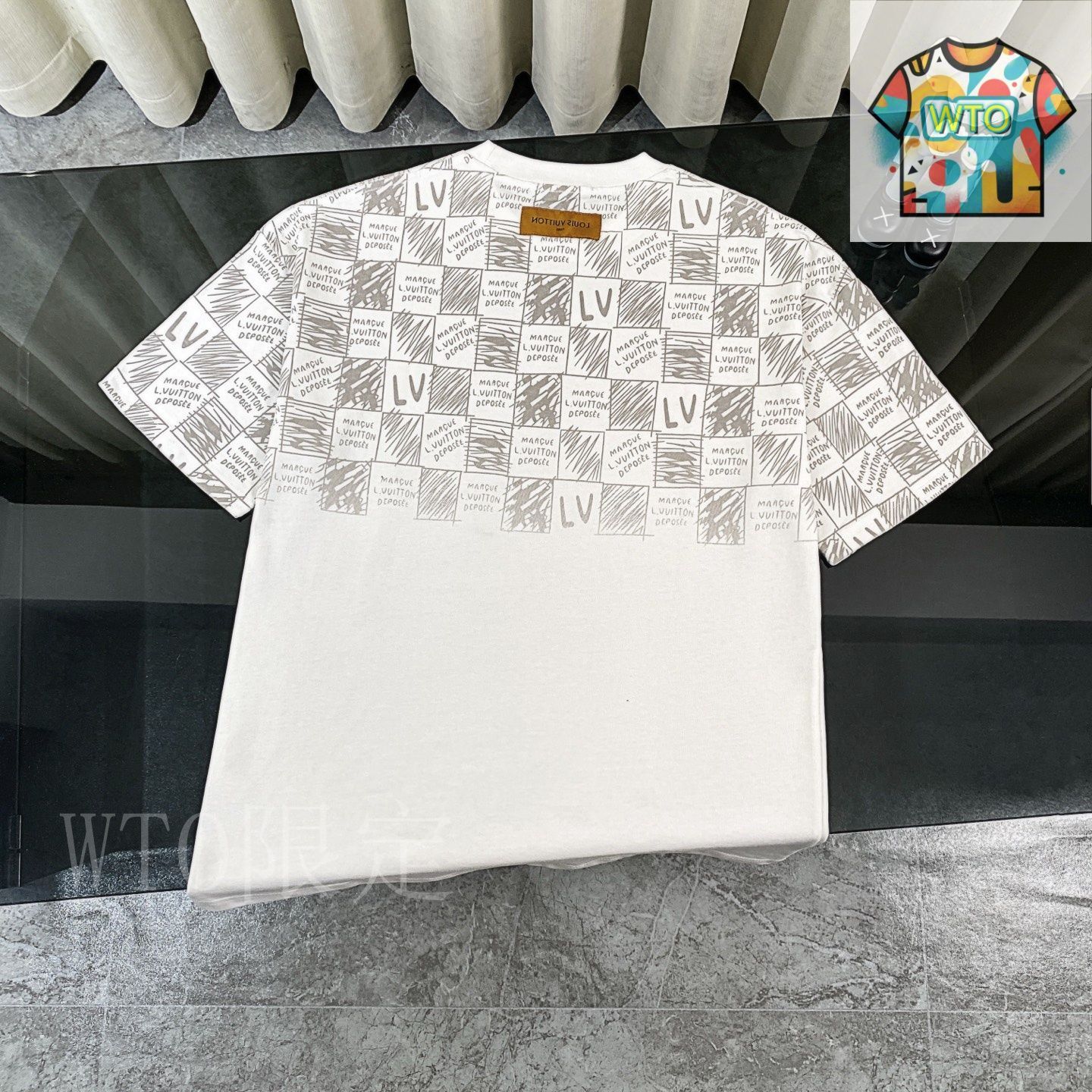 Louis Vuitton チェッカーパターン Tシャツ XL Louis Vuitton チェッカーパターン Tシャツ XL