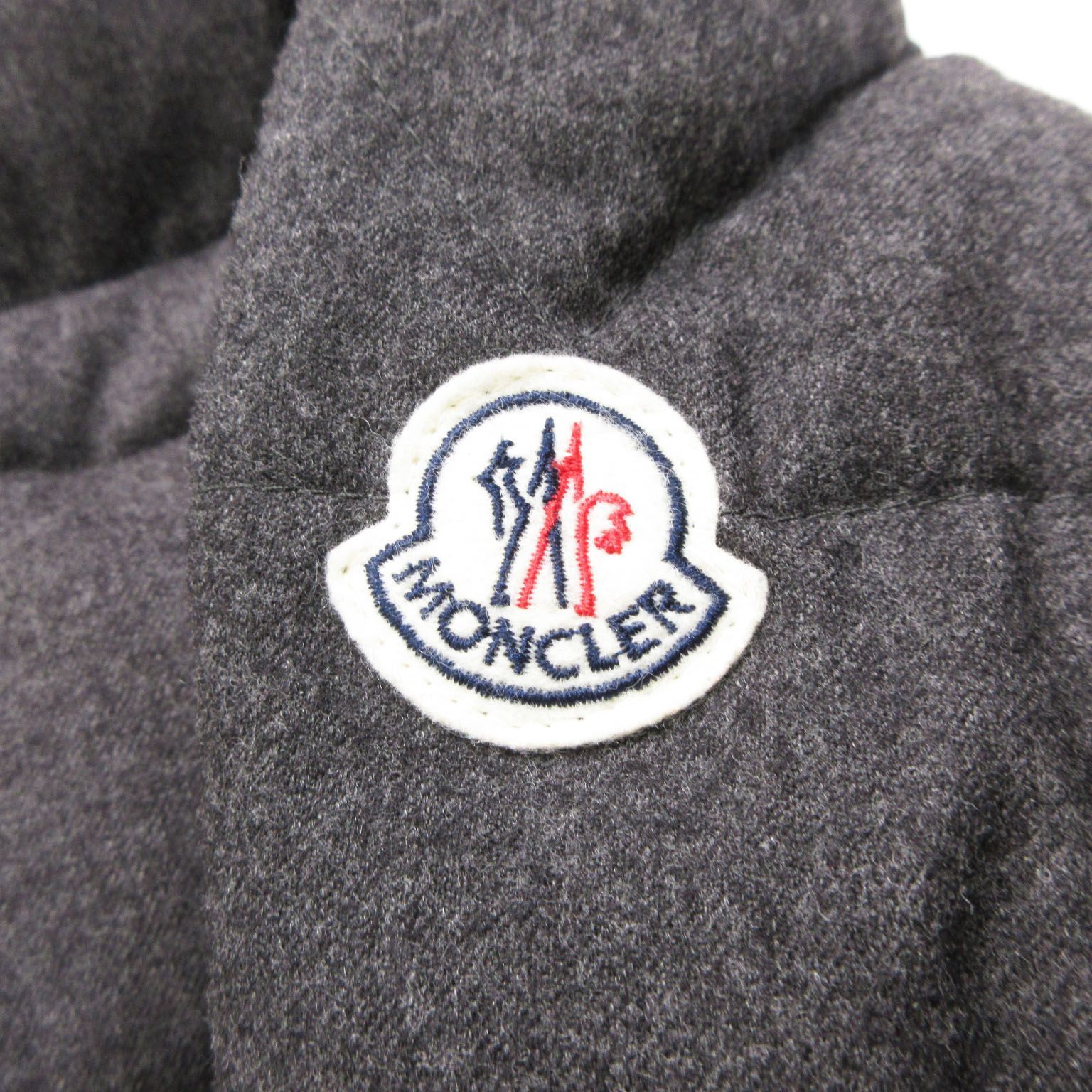 MONCLER×sacai モンクレール×サカイ ダウンコート 袖ワッペン MONCLER×sacai モンクレール×サカイ ダウンコート 袖ワッペン