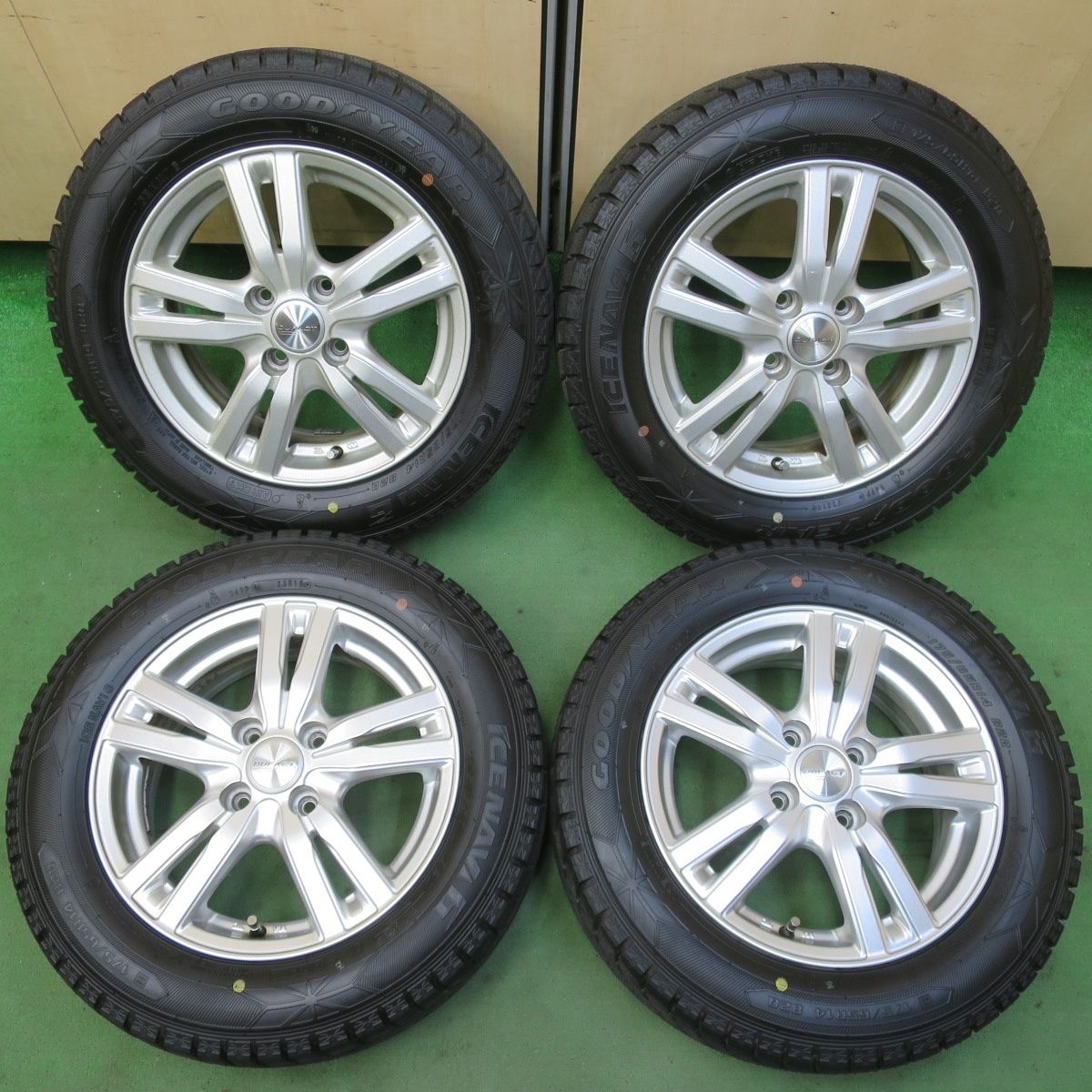 超バリ溝！キレイ！ほぼ10分☆スタッドレス 175/65R14 グッドイヤー 
