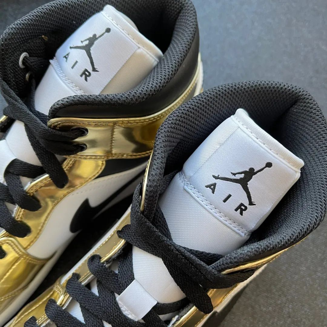 新品未使用 NIKE GS AIR JORDAN 1 MID METALLIC GOLD BLACK WHITE 