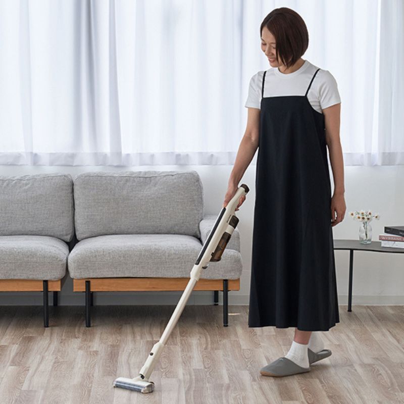 コードレス掃除機 軽量自立式コードレススティッククリーナー コードレスクリーナー スタンドなしでも自立できる軽量な掃除機 自走式で軽い力でもぐんぐん進む ブラシが付いたハンディクリーナー コードレス掃除機 車内の清掃にも最適