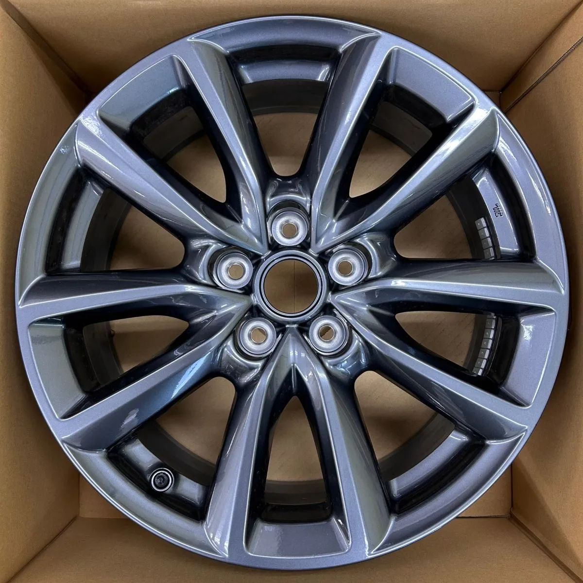 【日野】MAZDA3ファストバック純正 18インチ ダークグレ― 1本④ MAZDA3 ファストバック 純正ホイール 18インチ - メルカリ