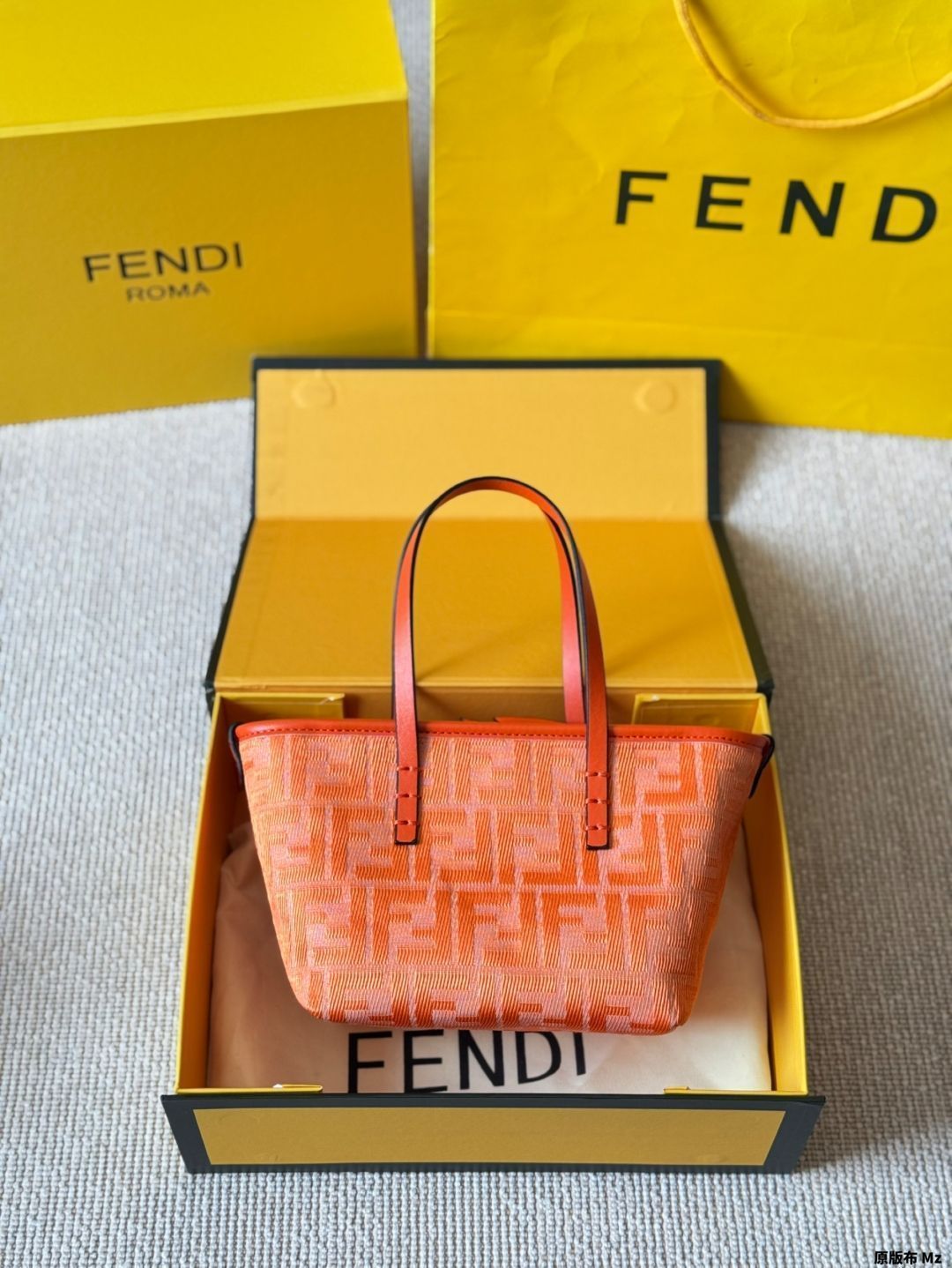 【FENDI】フェンディ ロール ミニ バッグ ロゴ FENDI ロールミニ (FENDI/ショルダーバッグ・ポシェット