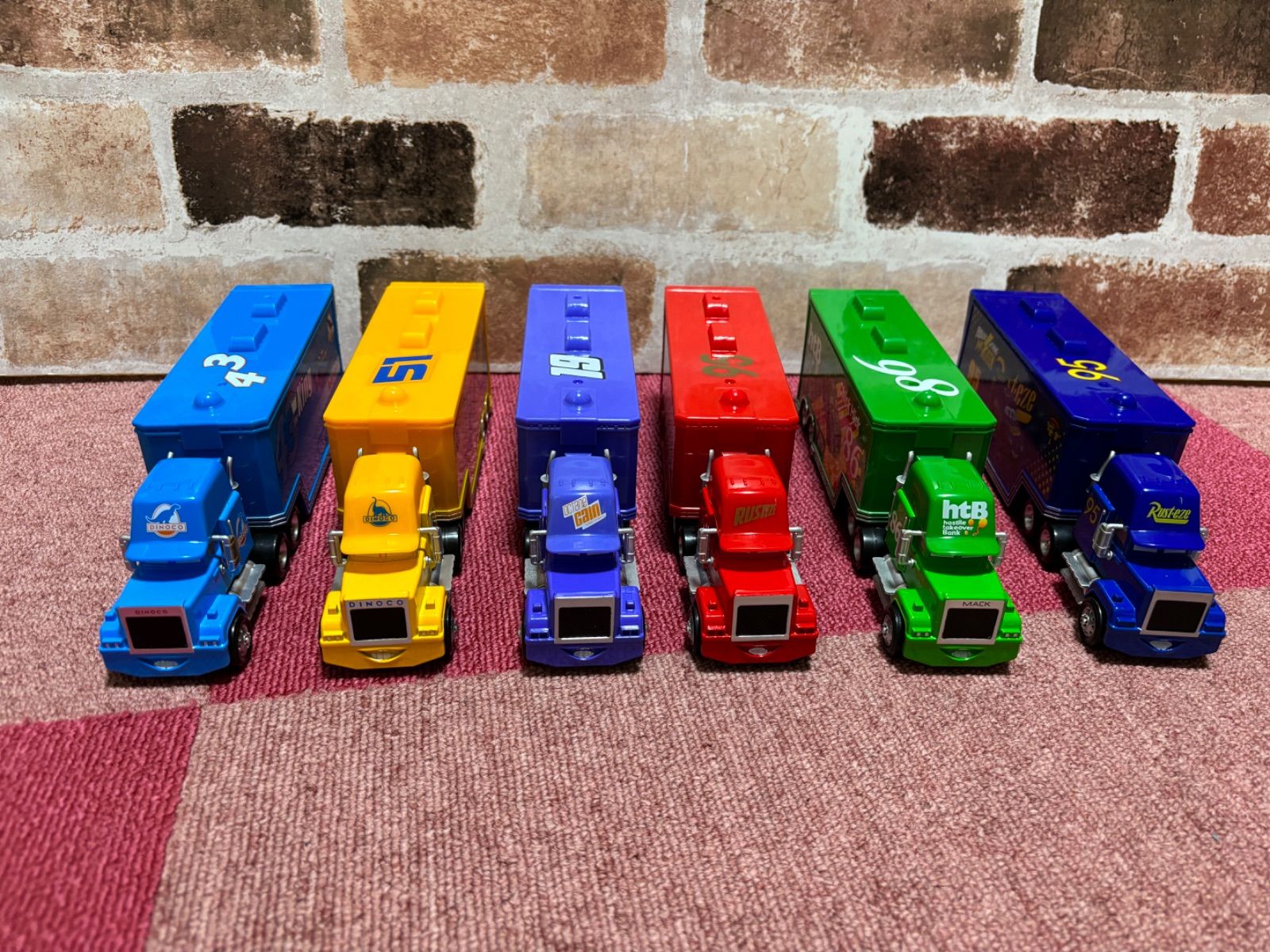 カーズ　マックトラック トレーラー  6台セット　限定出品 限定出品 ディズニー カーズ マックトラック トレーラー 6台