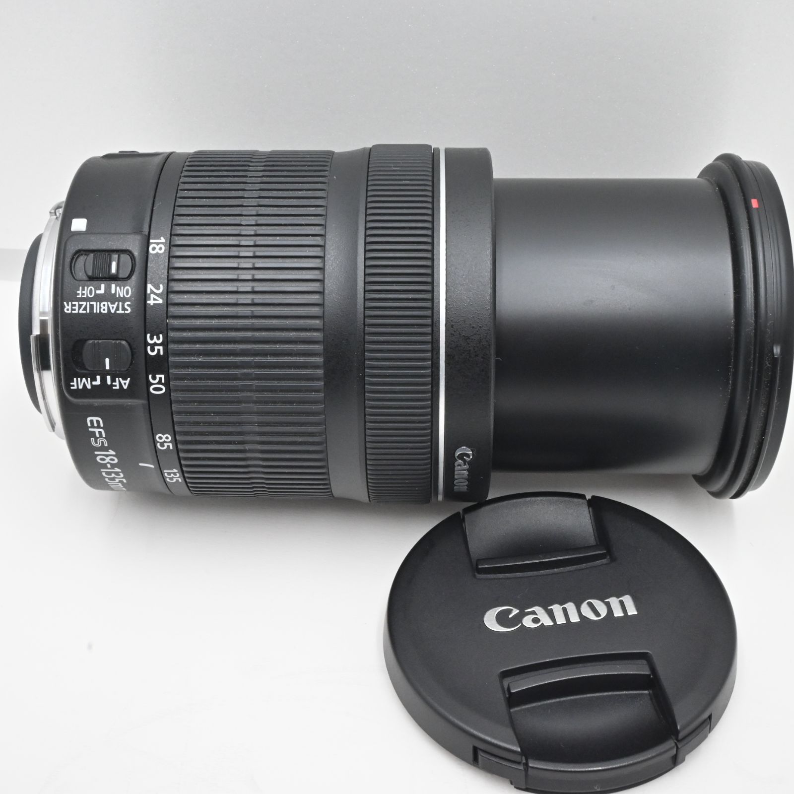 極上品Canon 標準ズームレンズ EF-S18-135mm F3.5-5.6 IS STM APS-C 