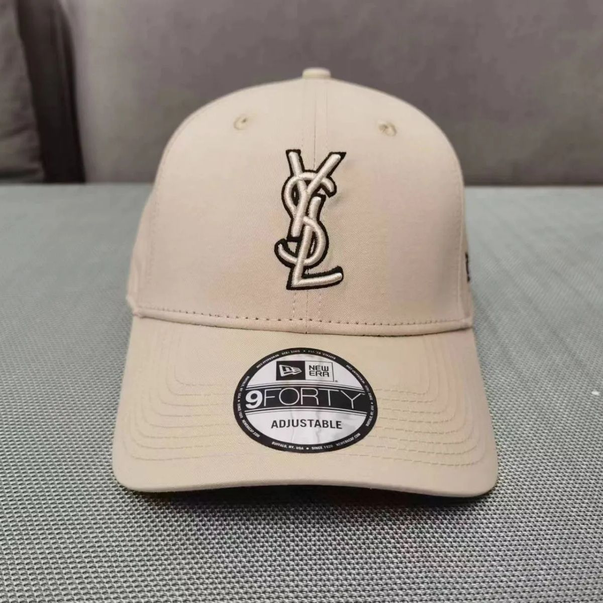 新品未使用 YSLサンローランxニューエラ コラボキャップ あんず色