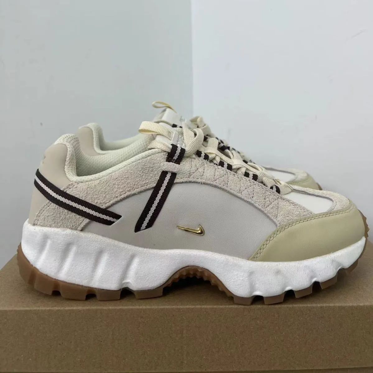 新品未使用 ナイキ Jacquemus x Nike Air Humaea LX スニーカー - メルカリ