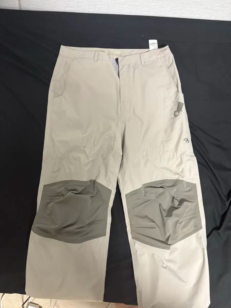 3 1 サンサンギア ウィンドブロック パンツ グレー