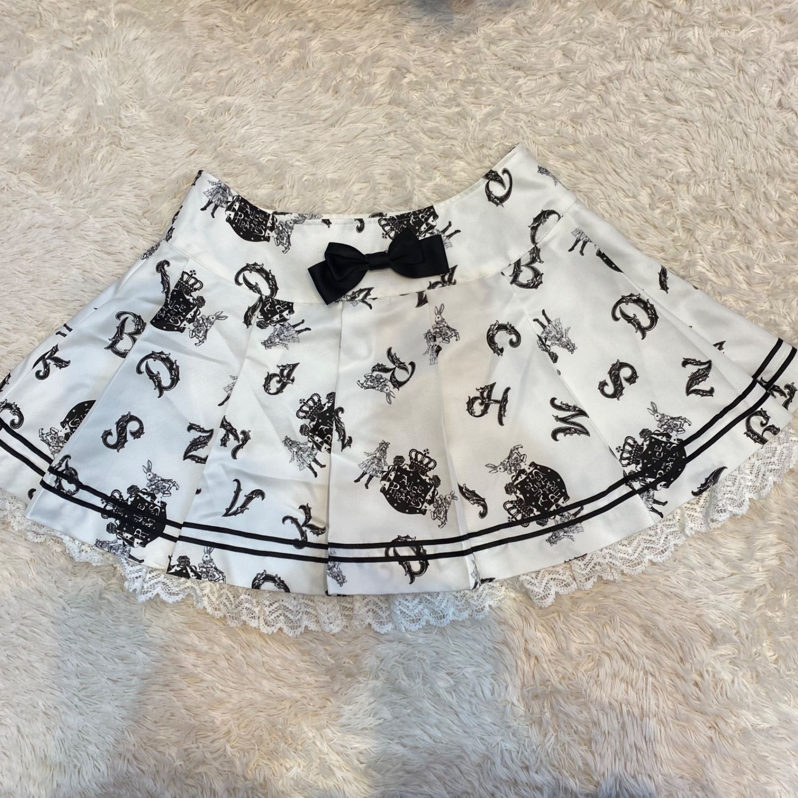 アリスとアルファベットの迷宮柄スカート Alice and the Pirates