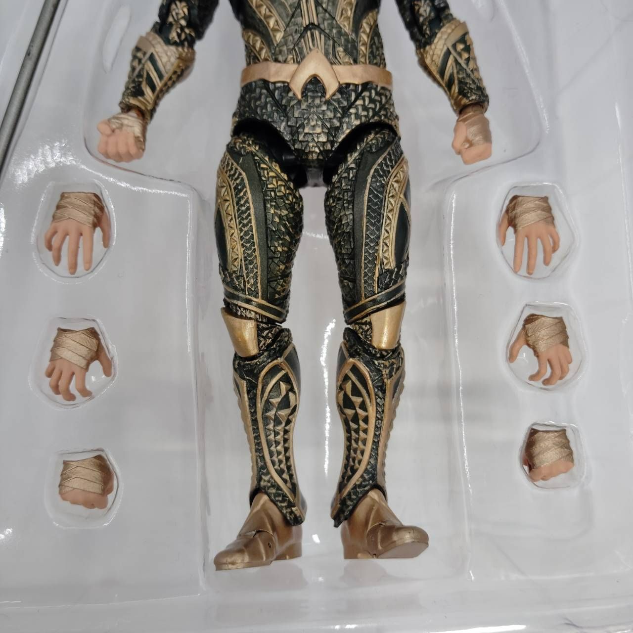 【2025正規激安】 MAFEX アクアマン フィギュア ジャスティスリーグ No.061 アメコミ