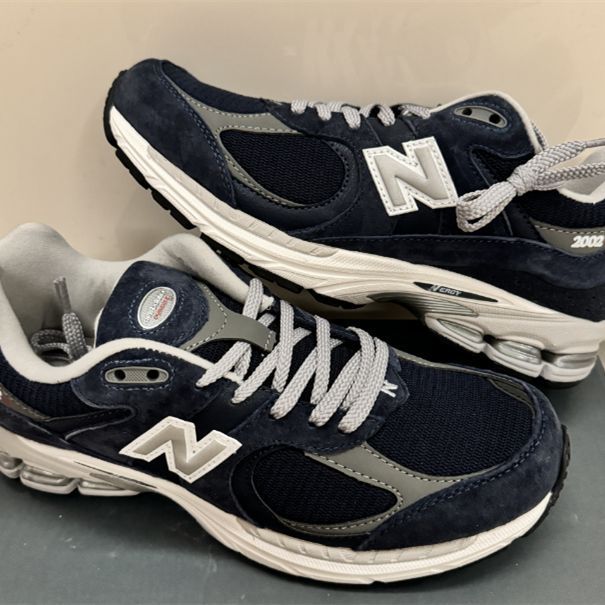 ニューバランス 2002R ゴアテックス "エクリプス"ネイビーのユニセックススポーツシューズ New Balance 2002R GORE-TEX