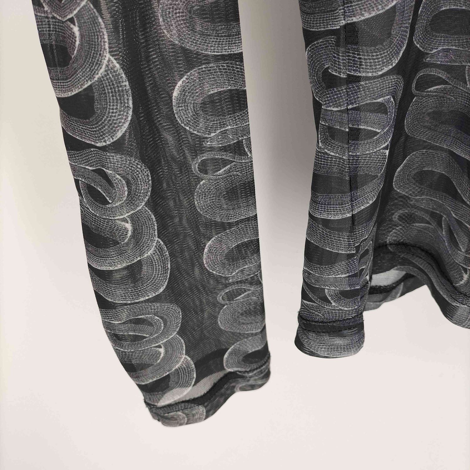 ★未使用★ヒステリックグラマー　SNAKE LOOP柄 Tシャツ　完売商品 HYSTERIC GLAMOUR SNAKE LOOP柄 Tシャツ