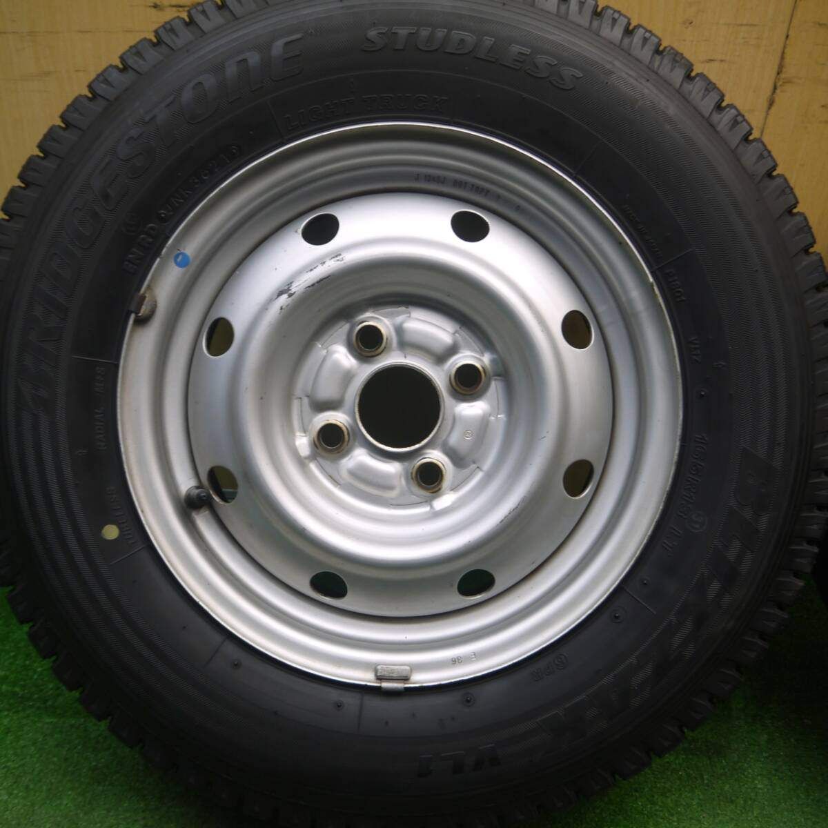 バリ溝！21年！9.5分以上☆スタッドレス 165R13 6PR ブリヂストン 