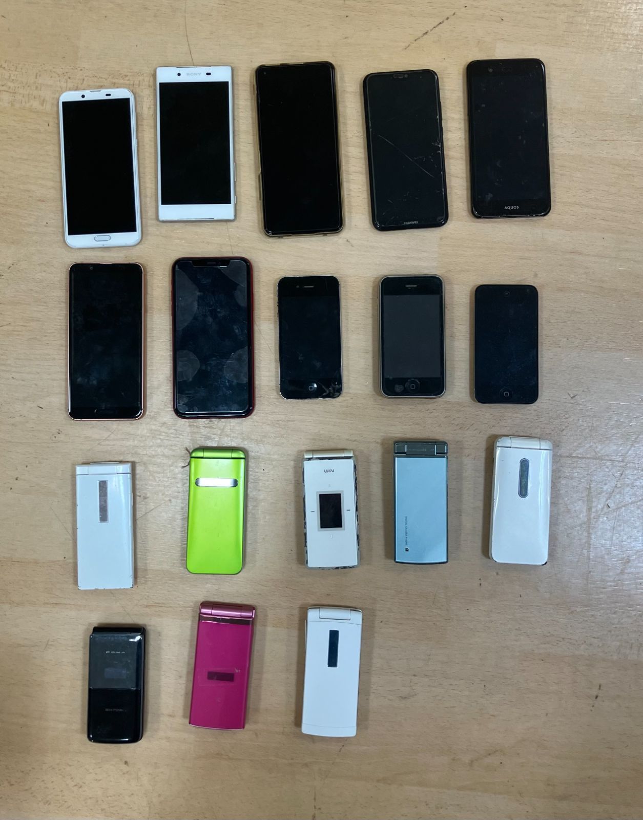 携帯電話ガラケー SONY IPONE ⚠️ジャンク品です⚠️合計 24個 28120