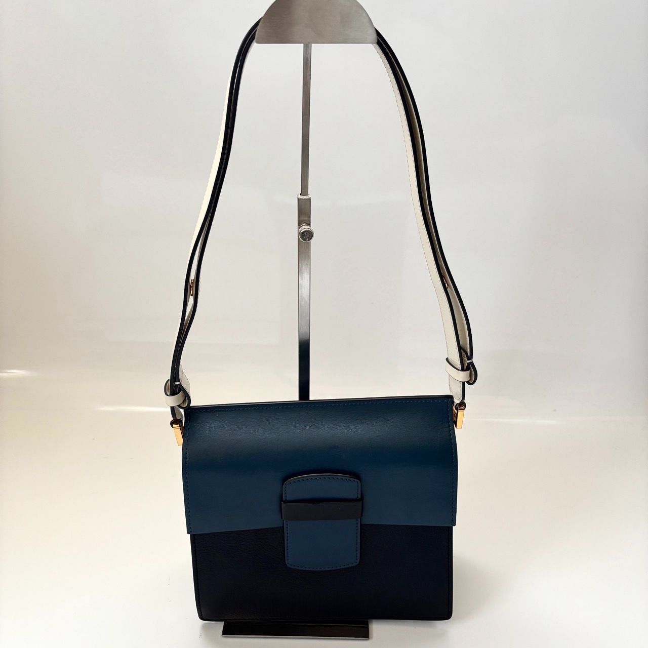 【2025年】エレガントファッションを上品に着 MARNI ショルダーバッグ フレーム セーブライン トランク マルニ バッグ
