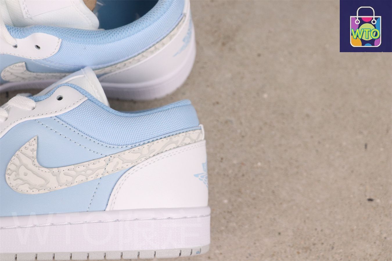 ライトブルー Light