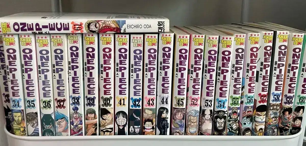 ONE PIECE（ワンピース） 漫画 33 ー 45 52 61 出品 - メルカリ