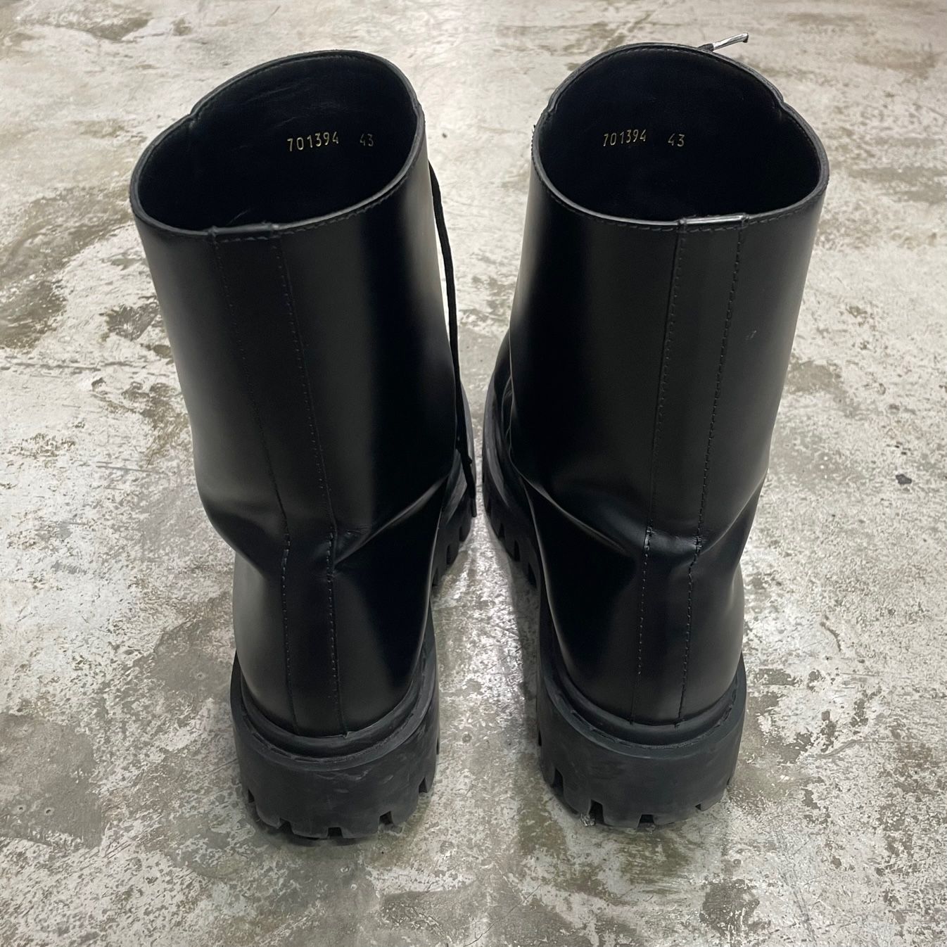 BALENCIAGA ブーツ レザー BALENCIAGA 9ホール レースアップ レザー ブーツ 701394