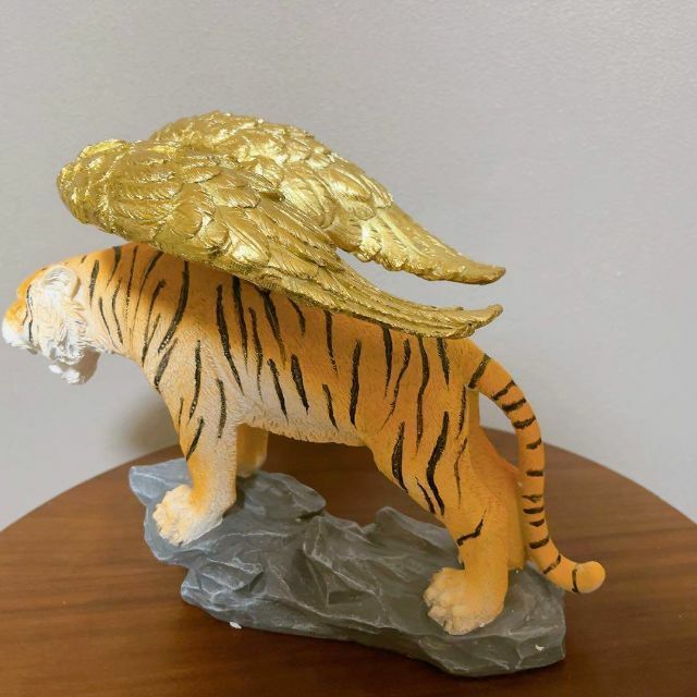黄金の虎　インテリア 高級 黄金の翼虎 置物 オブジェ タイガー インテリア 雑貨 虎トラ 風水