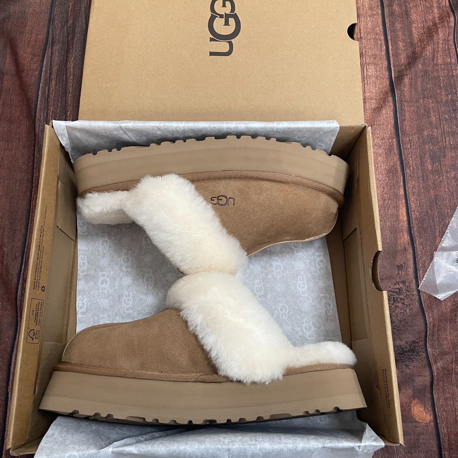 人気極美品 厚底 UGG アグ レディース ムートン スリッパ サンダル 箱