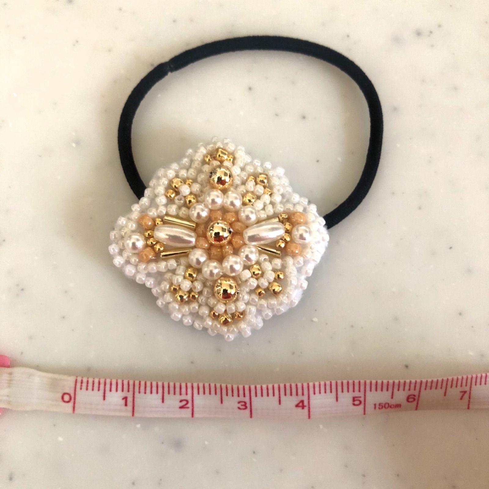 ビーズ刺繍 ヘアゴム ハンドメイド お花 ピンク 白 - メルカリ