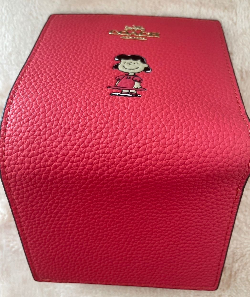 【Coach】Coach X Peanuts 可愛いルーシー♡ スナップ財布 COACH OUTLET｜【COACH X PEANUTS】スナップ ウォレット