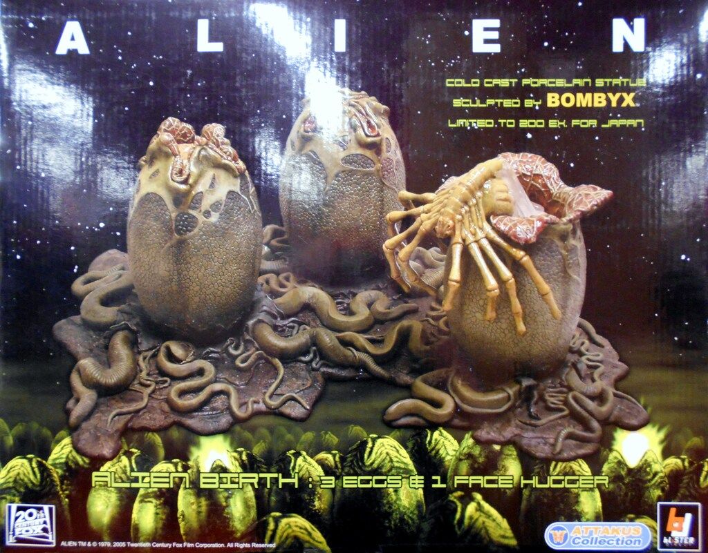 ATTAKUS / BLISTER COLD CAST PORCELAIN STATUE ALIEN BIRTH / 3