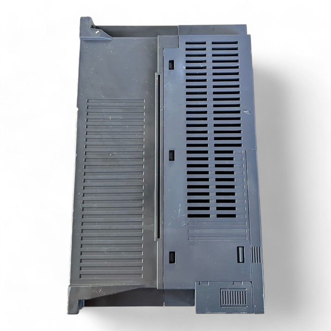 FR-E820-5.5K-1 インバータ FREQROL-E800シリーズ 三相200V 三菱 FR-E820-5.5K-1 インバータ FREQROL-E800シリーズ 三相200V 三菱