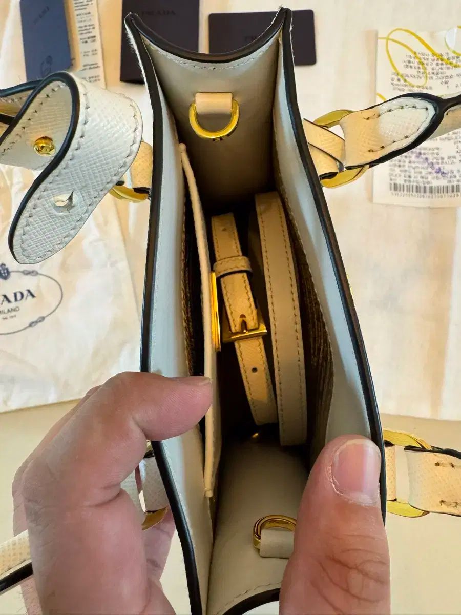 PRADA プラダ